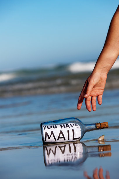 漂流者的手伸向你有邮件信息在瓶子里图片下载