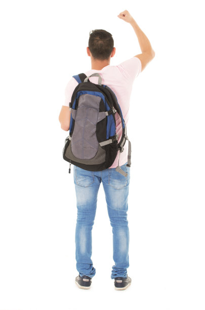 学生背着白色背景的背包图片下载