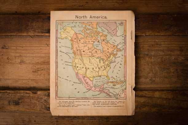 木材上的北美古董彩色地图图片下载