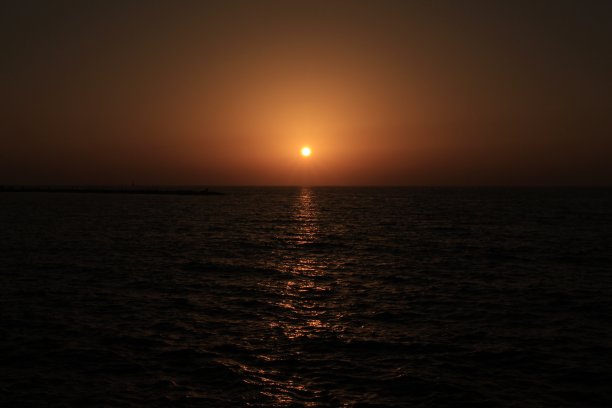 地中海上的太阳图片下载