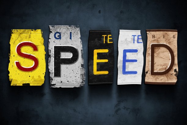 老爷车牌照上的速度字，概念标志图片下载