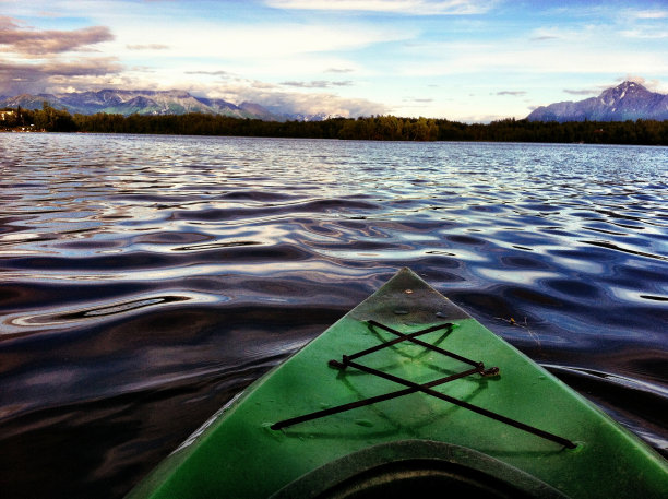 一位阿拉斯加皮艇图片下载