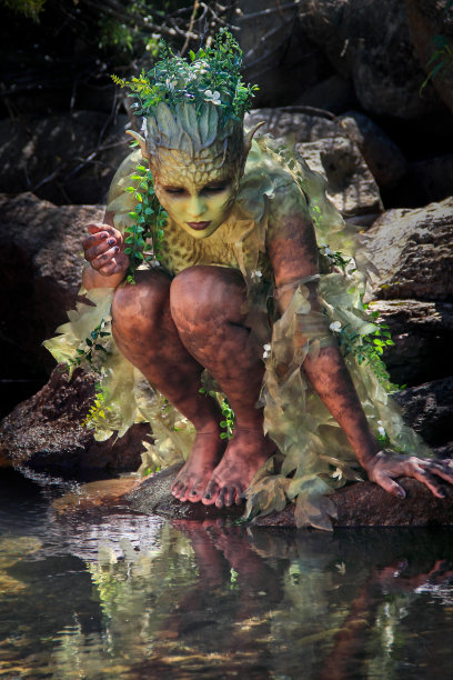 沉思中的水女神图片下载