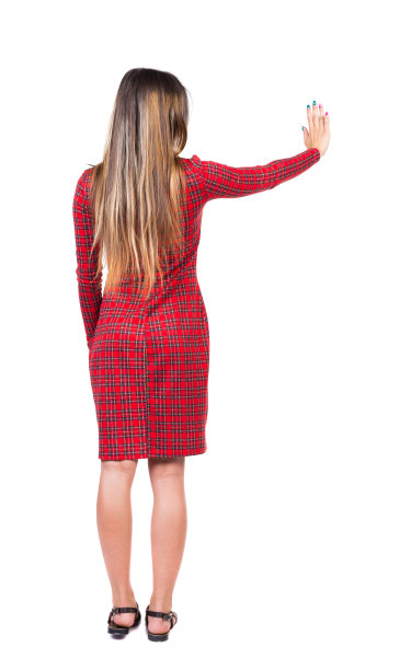 年轻女子压在东西上的背影图片下载