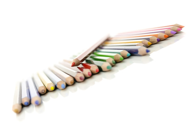 红铅笔在彩色铅笔上面图片下载