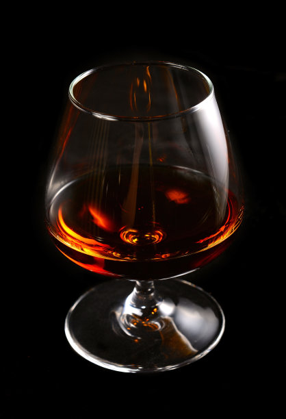 一杯白兰地图片下载