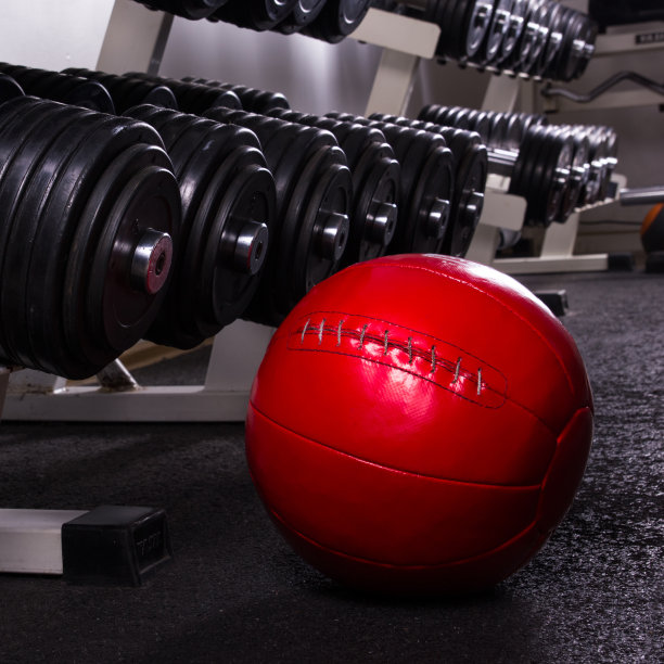 健身器材。运动背景。哑铃。本空间图片下载