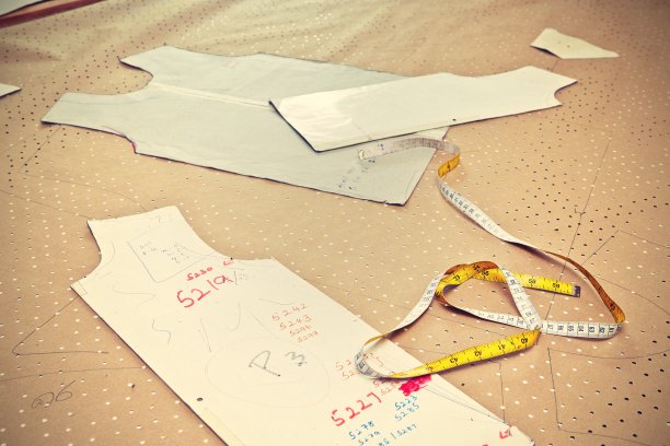 裁缝店的衬衫模板和尺图片下载