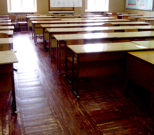 用手机拍照。图片下载