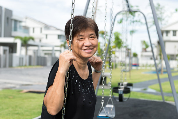 亚洲资深公民图片下载