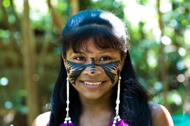 巴西亚马逊的土著巴西女孩图片下载