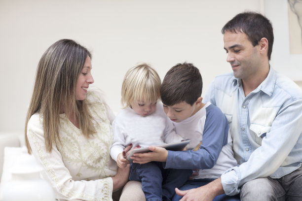 摩登家庭图片下载