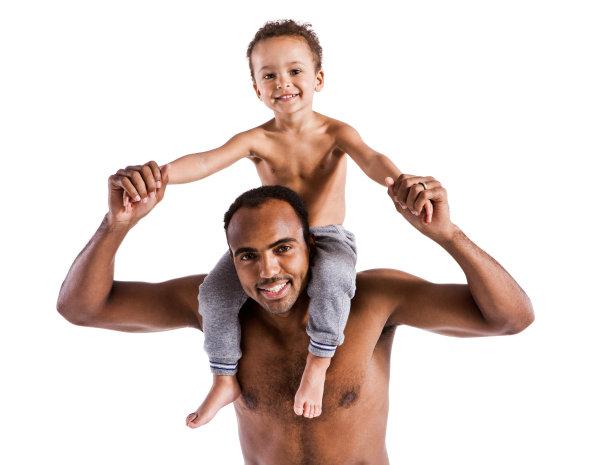 儿子靠在父亲的肩上图片下载