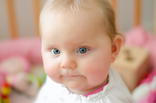 婴儿游戏床图片下载