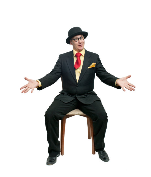 穿黑色西装的男人图片下载