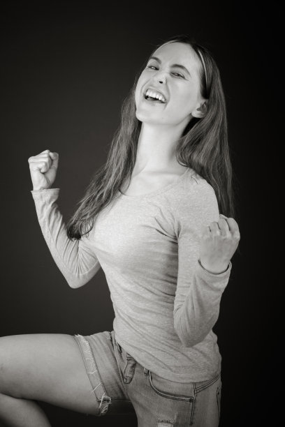 模型孤立在朴素背景下胜利自信图片下载