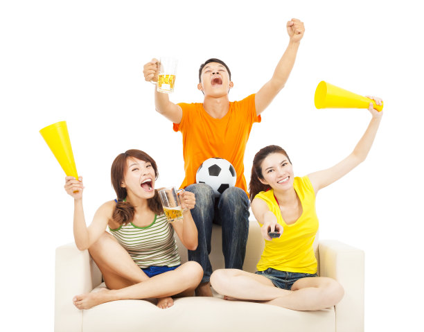 年轻人欢呼鼓励他们的球队获胜图片下载