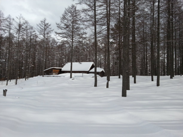 冬天废弃的房子，日本图片下载