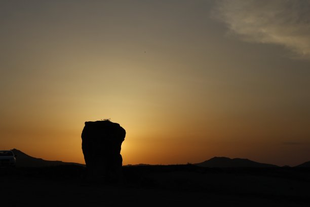 日落和岩石图片下载
