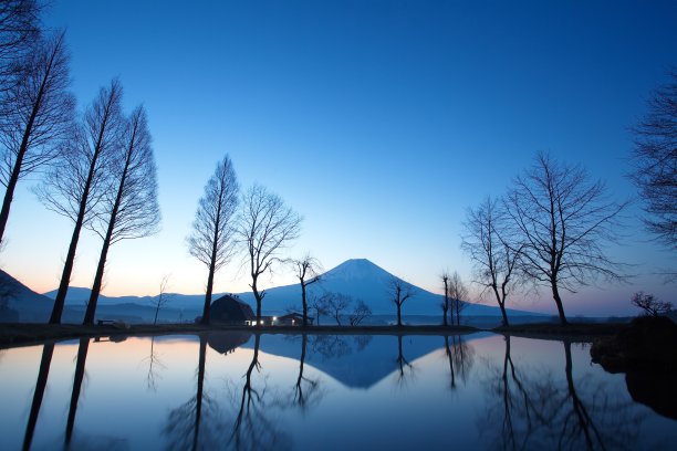 富士山在日出时间从藤本露营图片下载