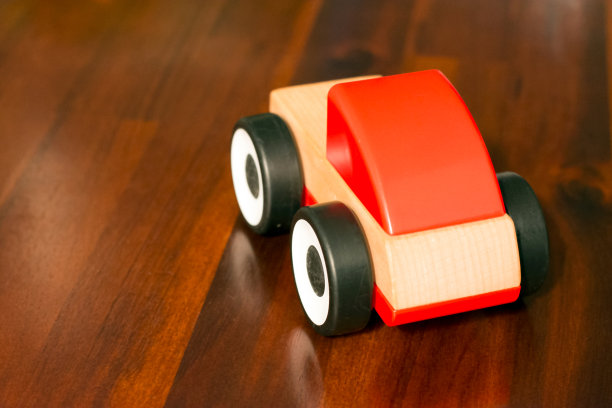 有大轮子的玩具车图片下载