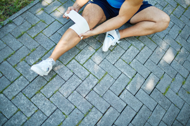 包扎膝盖图片下载