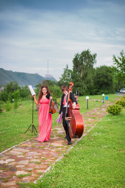 音乐家在向大自然讲话之前图片下载