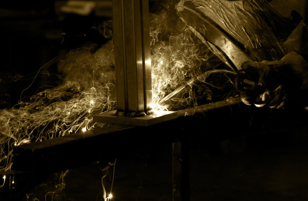 焊接钢和火花图片下载