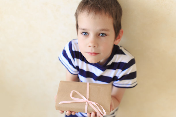 来自孩子的礼物图片下载