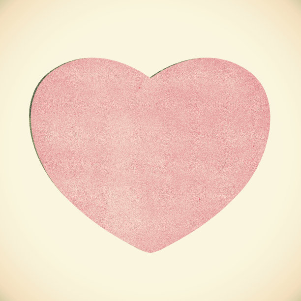 复古心形再生纸在白色的背景图片下载