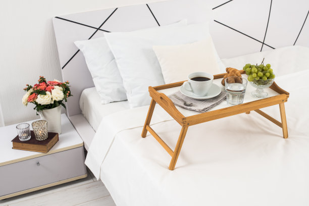 早餐在床上图片下载