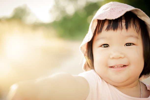 可爱的小女孩图片下载