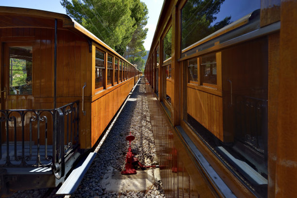 西班牙马略卡岛索勒的老式火车图片下载