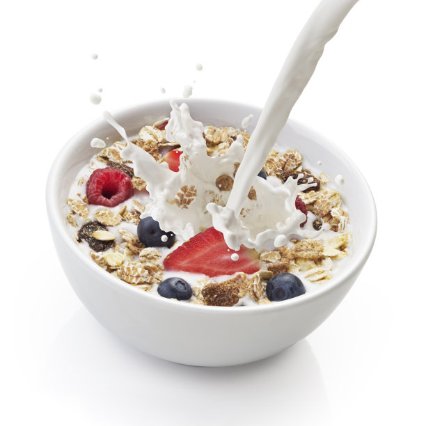 格兰诺拉麦片加牛奶图片下载