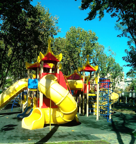 明亮的操场图片下载