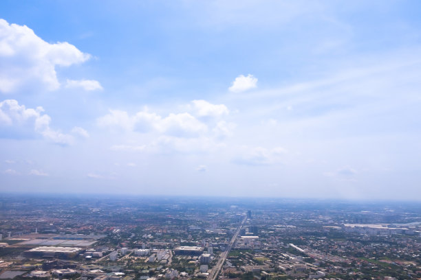 美丽的云在蓝天图片下载