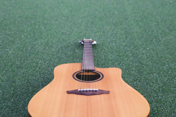 木制玻璃吉他图片下载