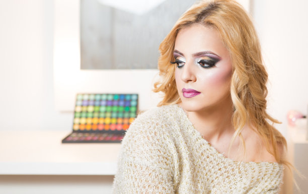 金发时尚女人肖像图片下载