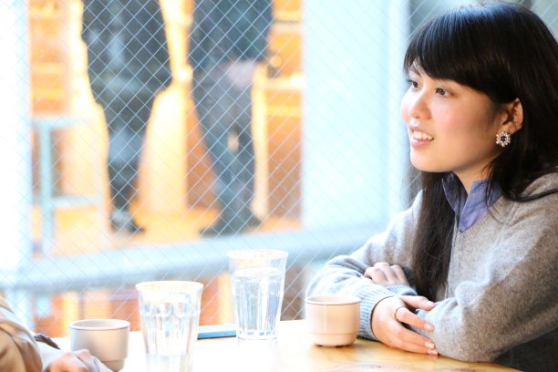 和朋友喝咖啡图片下载