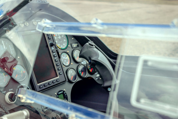 带有仪表面板的自动陀螺仪座舱图片下载