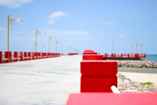 在桥上走开图片下载