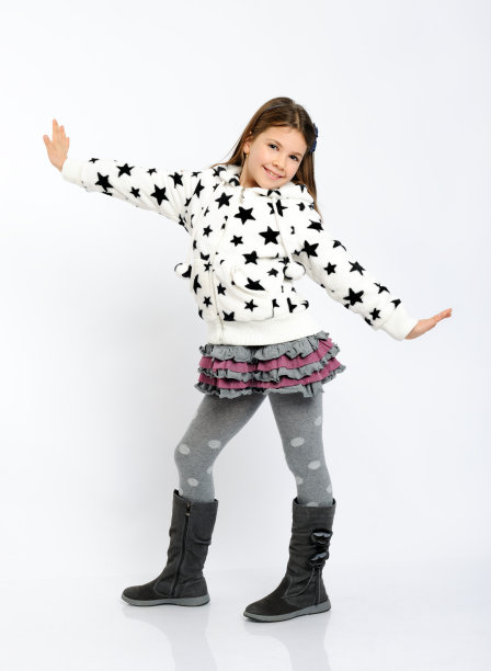 穿着冬天衣服的漂亮女孩图片下载