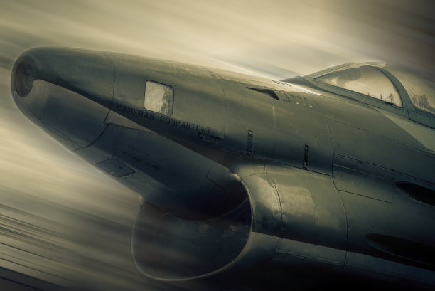 飞行战斗机-模糊风格的照片图片下载