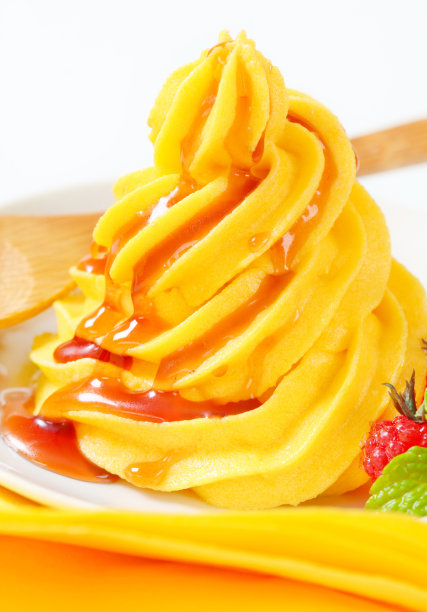 黄色奶油配覆盆子酱图片下载