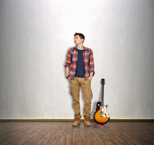 摇滚音乐家在房间里图片下载