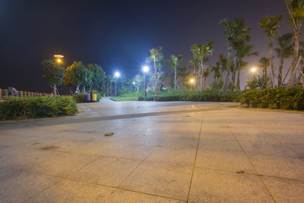 夜晚的小广场图片下载