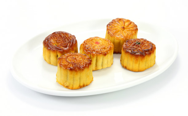 白色盘子上的月饼图片下载