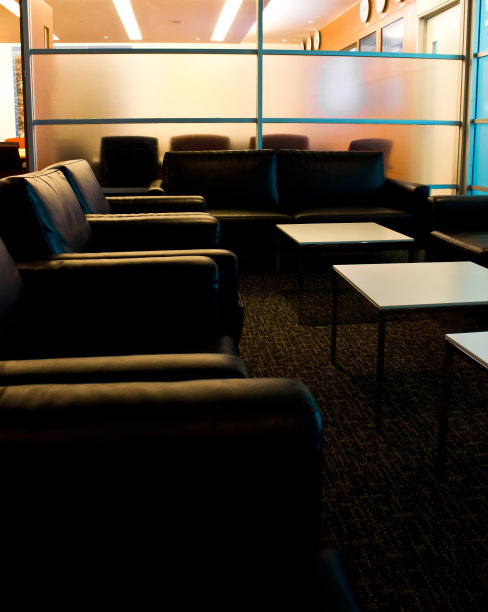 办公室黑色沙发图片下载