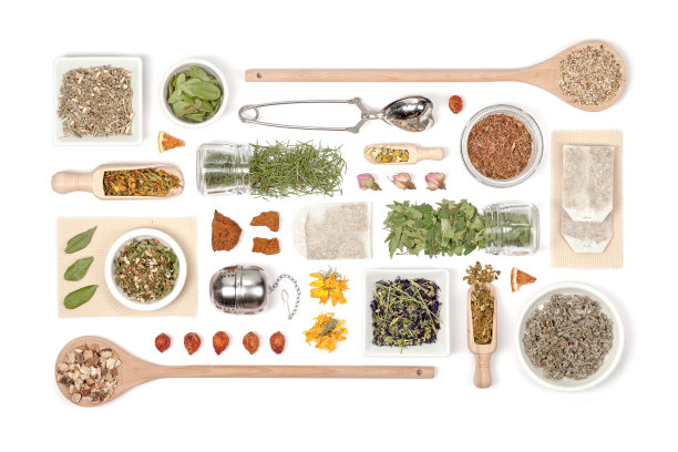 白色背景上的花草茶图片下载