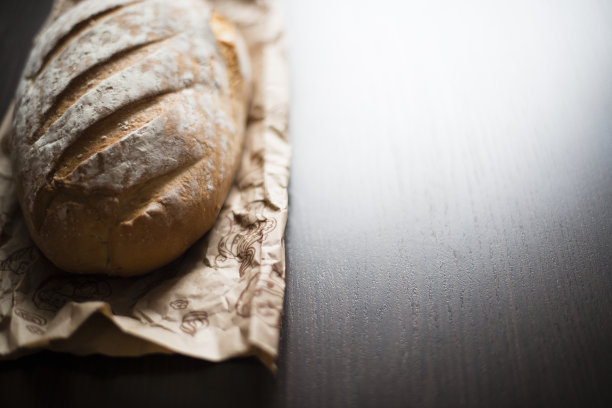 桌上的面包图片下载